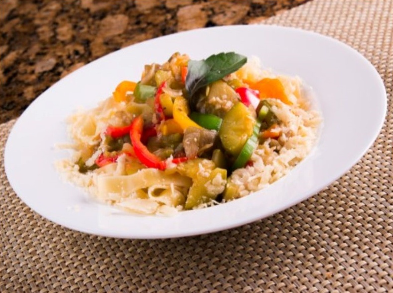 Talharim ao Molho Ratatouille Congelado | Diveneto Alimentos Talharim ao Molho Ratatouille Congelado | Diveneto Alimentos